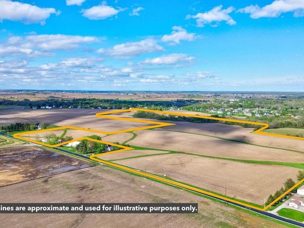 18979 CRISWELL Street, Bettendorf, IA 52722