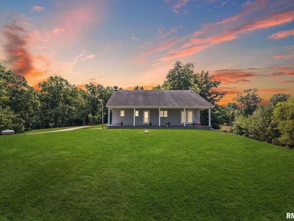 520 DEERFIELD Road, Walnut Hill, IL 62893