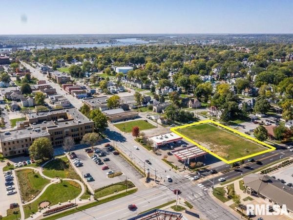 321 W LOCUST Street, Davenport, IA 52803