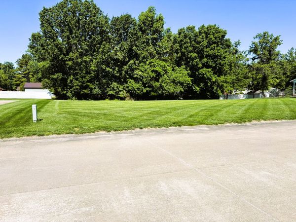 22 Clearlake Dr Drive, Centralia, IL 62801