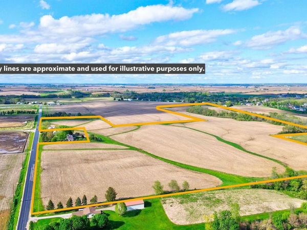 18979 CRISWELL Street, Bettendorf, IA 52722