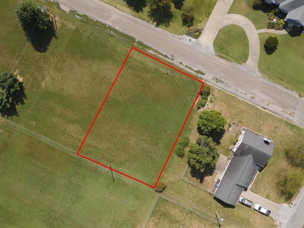 000 Eric Lane, McLeansboro, IL 62859