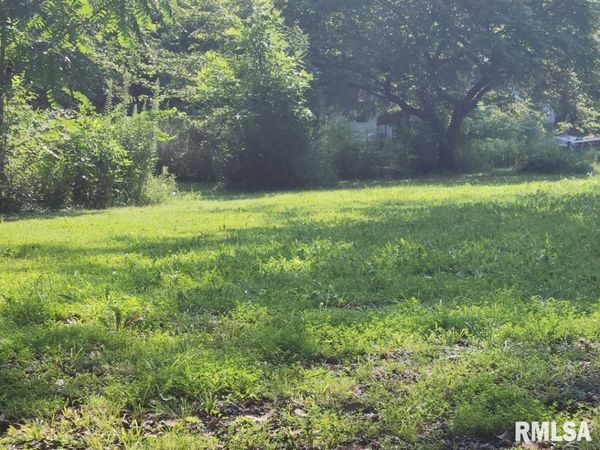 327 S HICKORY Street, Centralia, IL 62801