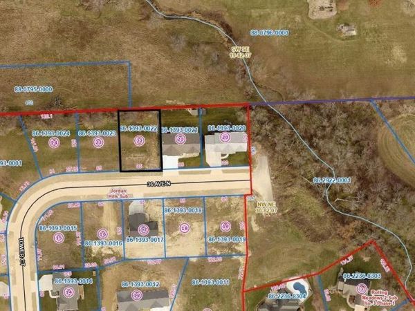636 36TH Avenue N, Clinton, IA 52732