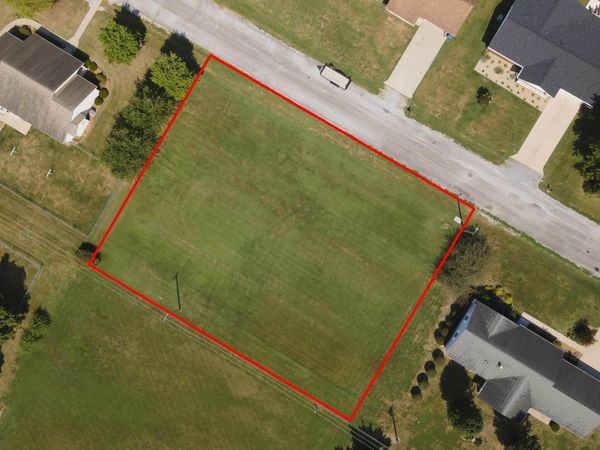 000 MEMORY Lane, Mcleansboro, IL 62859