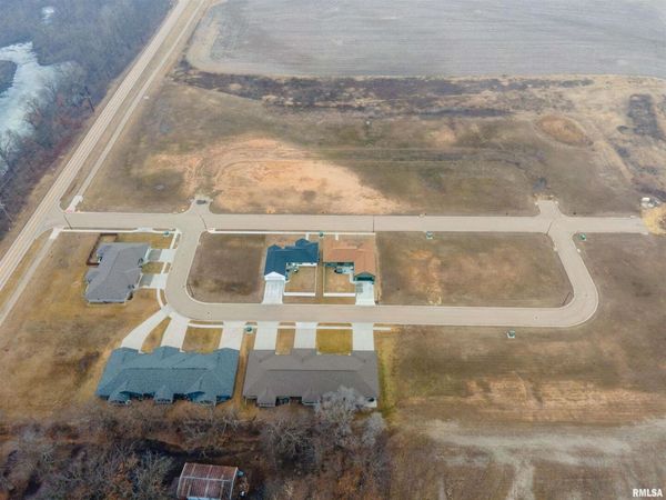 2242 S Washington Blvd Boulevard, Camanche, IA 52730