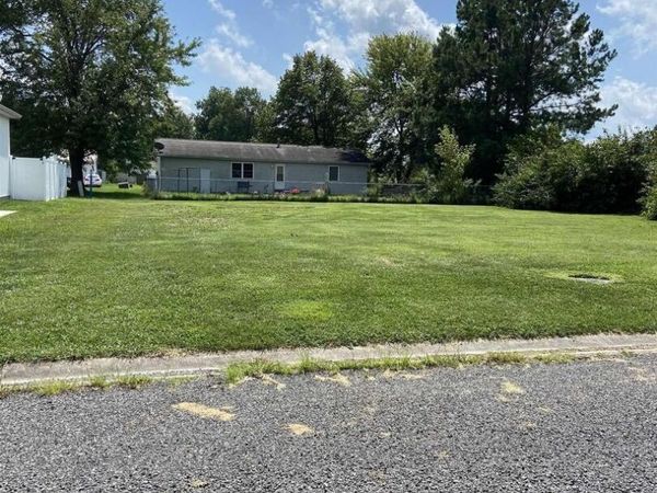 00 NEWPORT Drive, Salem, IL 62881