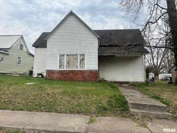 1011 NEWTON Avenue, Johnston City, IL 62951