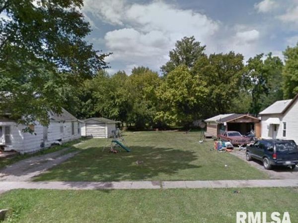 209 S WALNUT Street, Duquoin, IL 62832