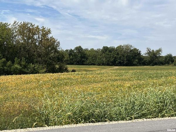 00 WELLS FERRY Road, Pleasant Valley, IA 52767