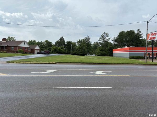 3009 BROADWAY Street, Mt Vernon, IL 62864