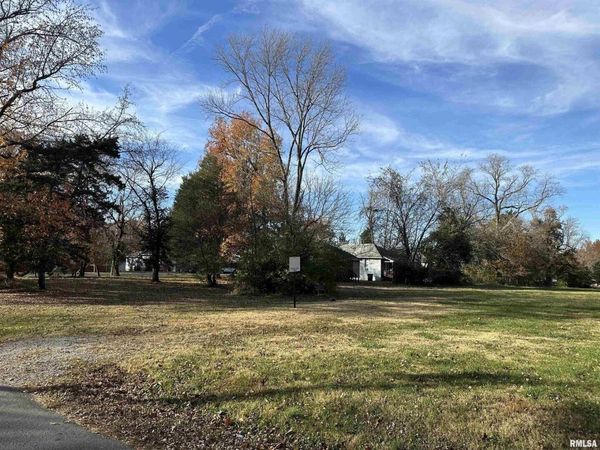 900 W CHERRY Street, Carbondale, IL 62901