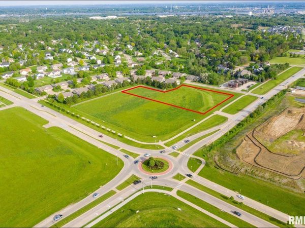 0 MIDDLE Road, Bettendorf, IA 52722