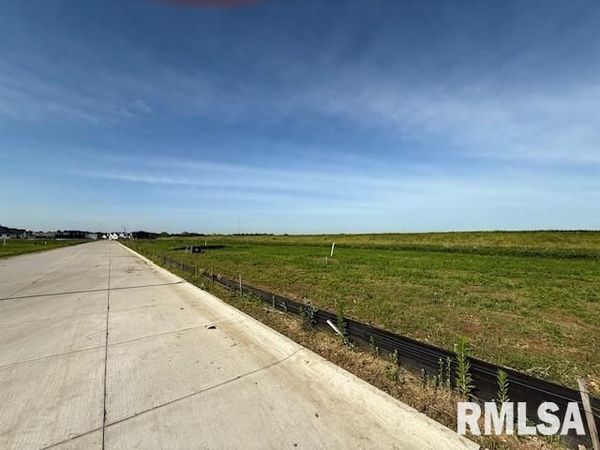 6988 Meghan Avenue, Bettendorf, IA 52722