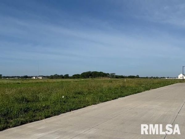 6677 Meghan Avenue, Bettendorf, IA 52722