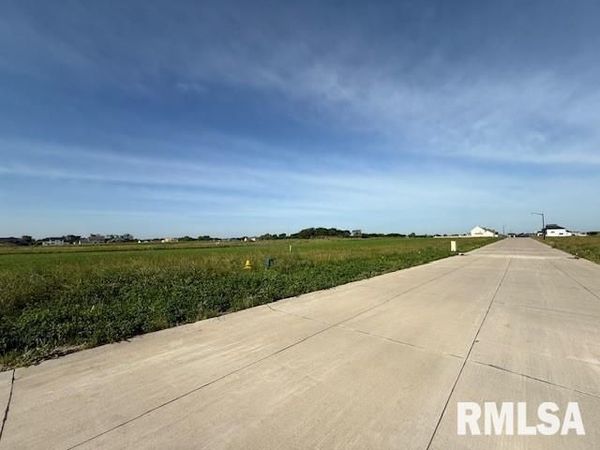 6819 Meghan Avenue, Bettendorf, IA 52722