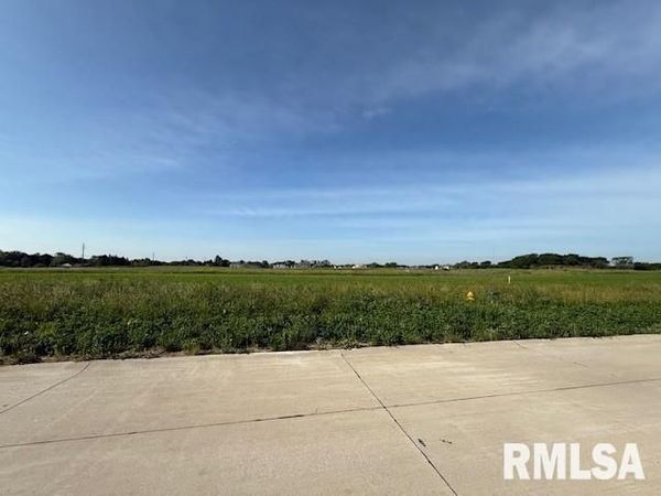 6831 Meghan Avenue, Bettendorf, IA 52722