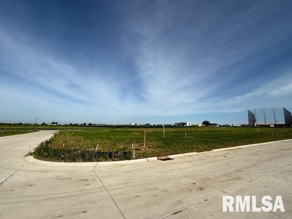 5692 MARTIN Avenue, Bettendorf, IA 52722