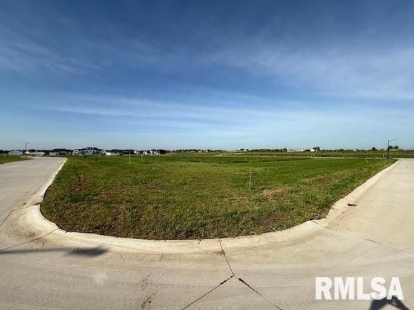 5726 MARTIN Avenue, Bettendorf, IA 52722