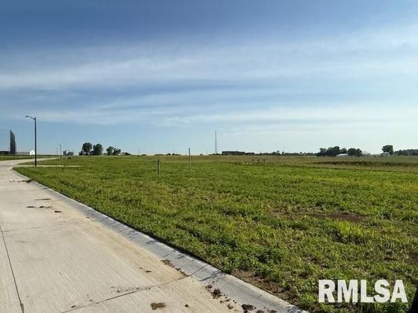 6433 RYAN Road, Bettendorf, IA 52722