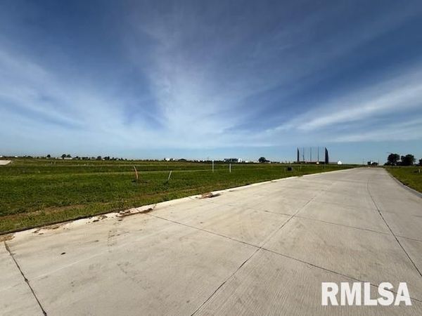 6356 MEYER Road, Bettendorf, IA 52722