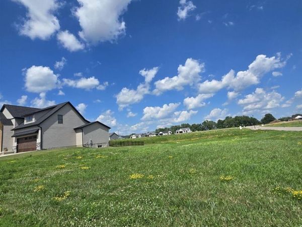 6107 Belle Ct Court, Davenport, IA 52807