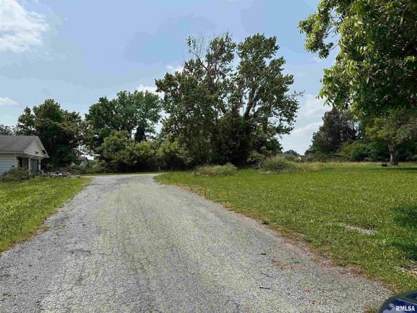 301 N CHESTNUT Street, Christopher, IL 62822