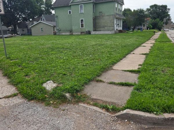 117 S PINE Street, Davenport, IA 52802