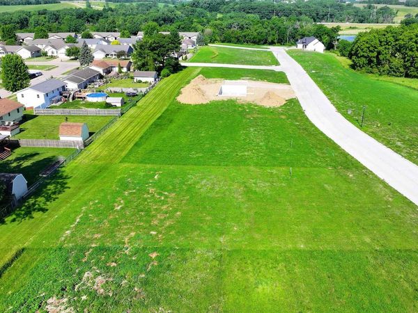 1813 Zara, Clinton, IA 52732