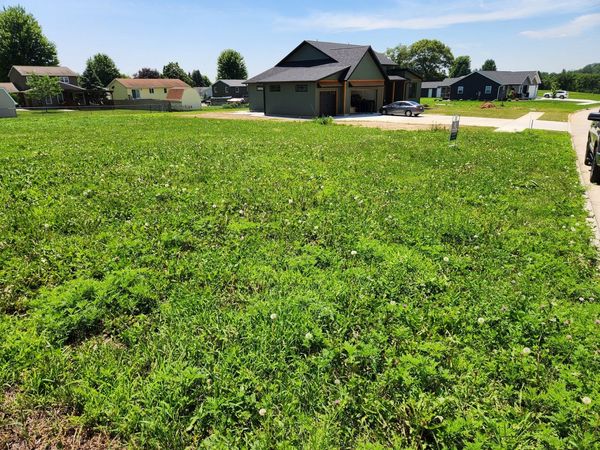1813 Zara, Clinton, IA 52732