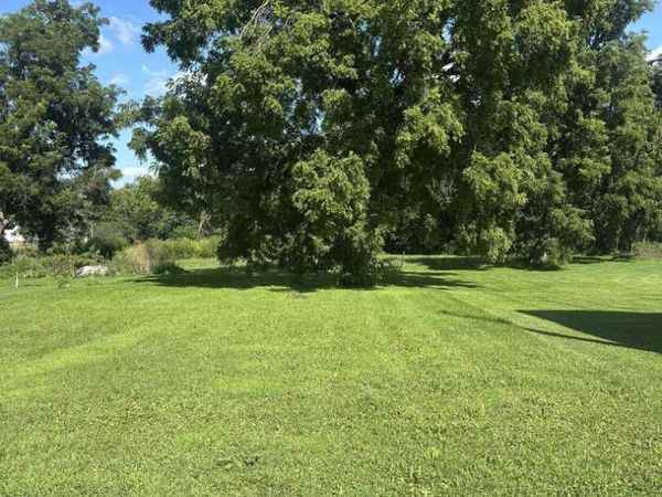 114 BROADWAY Street, Charlotte, IA 52731