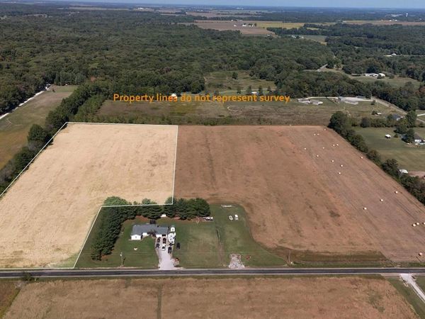 000 W COON CREEK Road, Flora, IL 62839