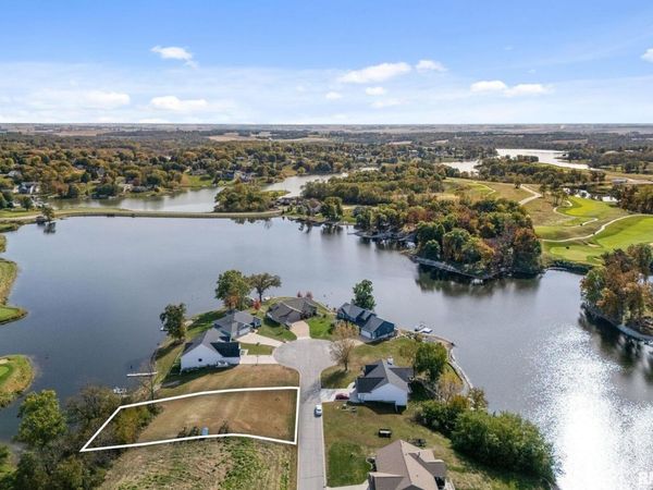 1800 Karl Lake Court, Sherrard, IL 61281