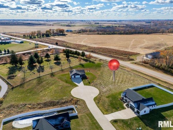 27076 181ST Avenue, Long Grove, IA 52756