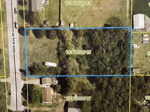 W 65TH Avenue, Muscatine, IA 52761