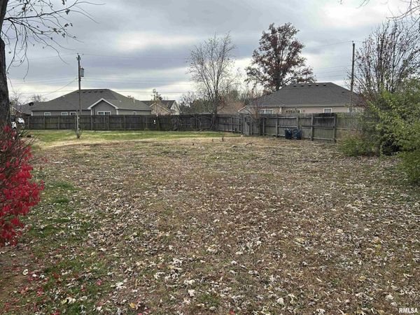 821 E 15th St Street, Centralia, IL 62801