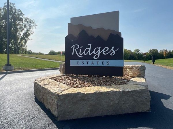 805 W 5TH Street Lane, Coal Valley, IL 61240