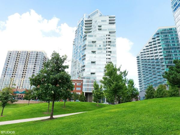 510 W ERIE Street, Chicago, IL 60654