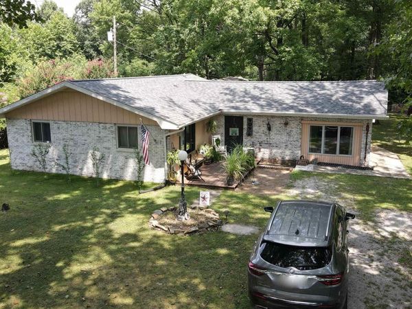 909 NORTH Road, West Frankfort, IL 62896