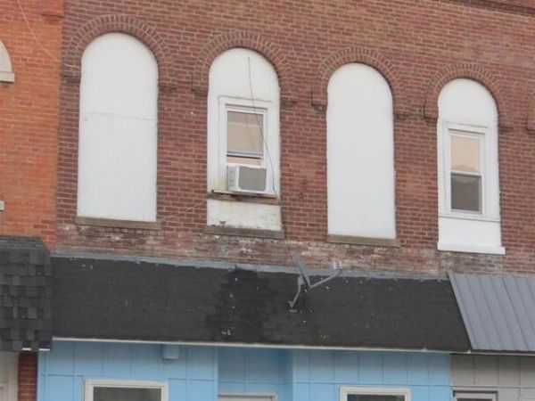 12 N DIVISION Street, Duquoin, IL 62832