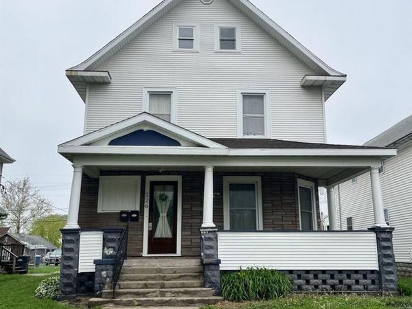 226 2ND Avenue S, Clinton, IA 52732