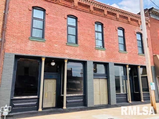 6 S Division Street, Duquoin, IL 62832