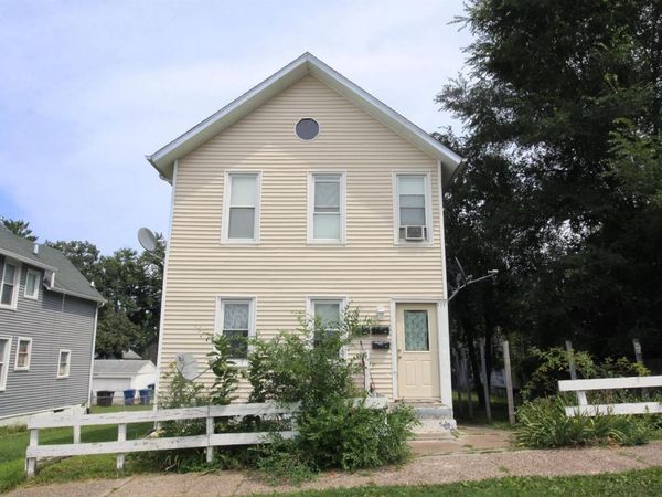 428 7TH Street, Moline, IL 61265