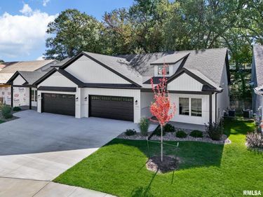 1319 Heights Court, Bettendorf, IA 52722