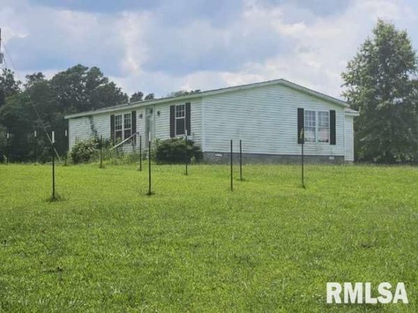 8913 Winemiller Road N, Macedonia, IL 62860