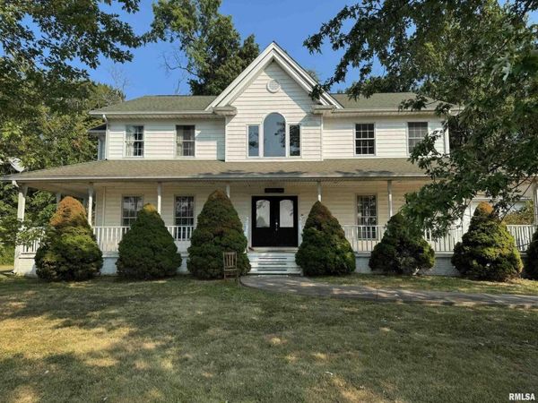 102 W NORTH Street, Ina, IL 62846