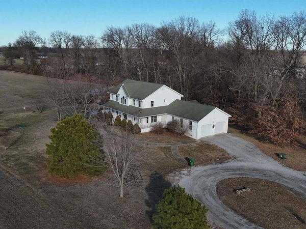 102 W NORTH Street, Ina, IL 62812