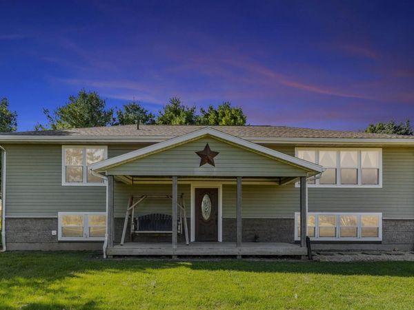 1374 290TH Avenue, Charlotte, IA 52731