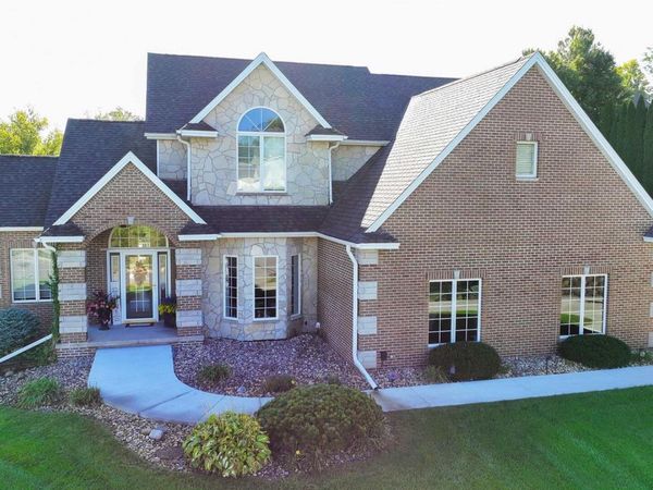 539 34th Avenue N, Clinton, IA 52732