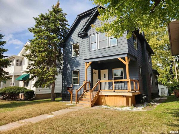 822 6th Avenue S, Clinton, IA 52732